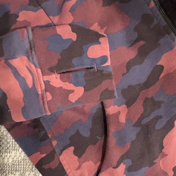 Lululemon Camo Hoodie in Navy, Plum, Purple -Size 16 - Picture 3 of 3